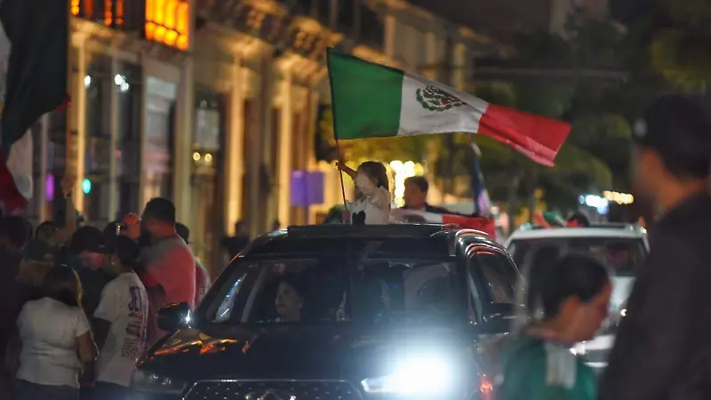 Afición duranguense celebra el triunfo de la Selección Mexicana en el Mundial 